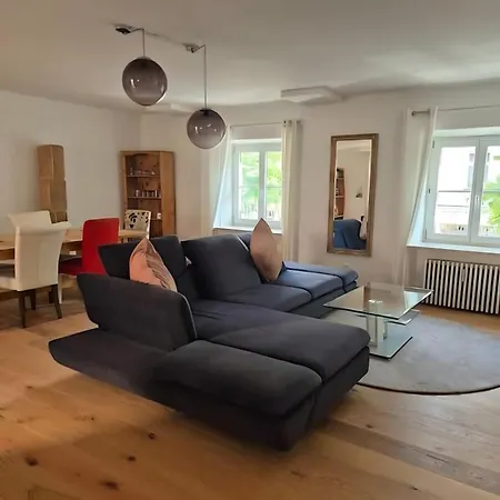 Jelen Apartment *